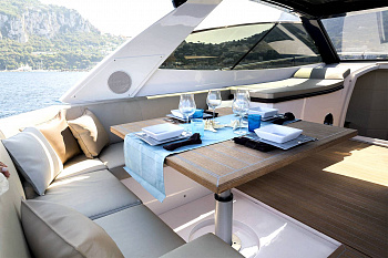 Bowers & Wilkins Marine 8