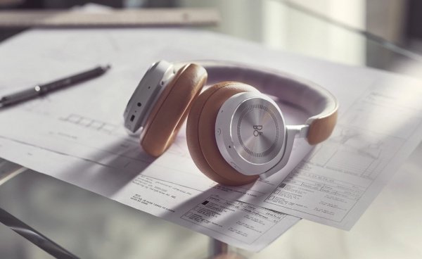 Bang & Olufsen Beoplay HX Timber