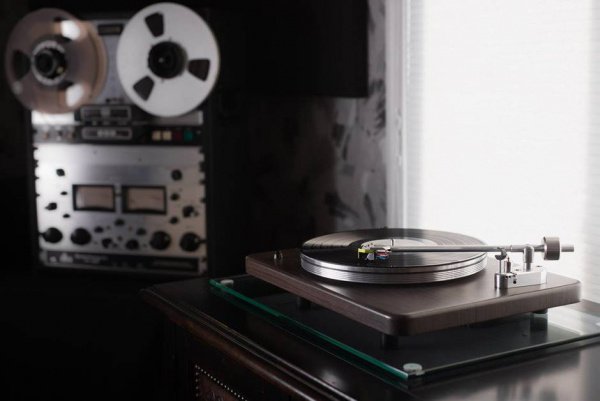 VPI Cliffwood Walnut