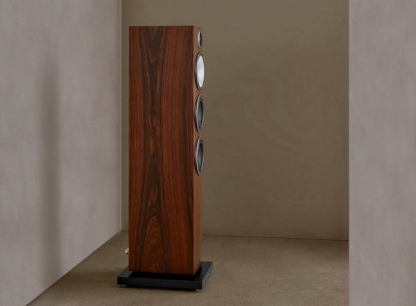 Bowers & Wilkins 704 S3